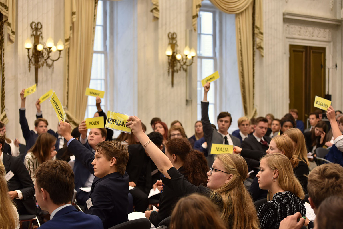 Foto's Eerste dag Algemene Vergaderingen van het Model European Parliament Nederland 2019