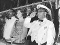 Onafhankelijkheidsverklaring in Paramaribo, 25 november 1975. V.l.n.r. Premier Arron, kroonprinses Beatrix en president Ferrier.