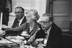 Kamerleden Jan Lamberts, Els Veder-Smit en Hein Roethof aan het woord tijdens een Tweede Kamerdebat over initiatiefsvoorstellen rond abortus